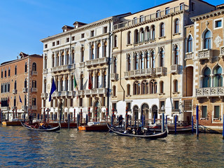 Obraz na płótnie Canvas Shipping over Canale Grande, beautiful architecture and Gondolas in Venice