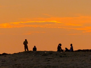 Menschen im Abendrot