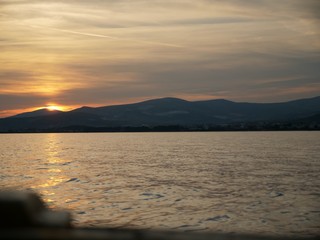 so wie jeder Tag nie gleich ist, ist jeder Sonnenuntergang einzigartig, sie geht, um morgen wieder...