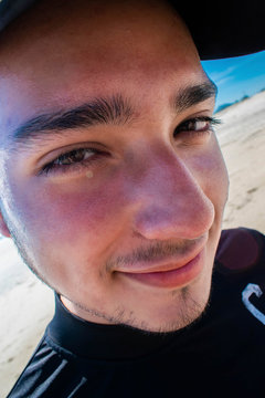 chavo en playa