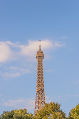 Obraz premium Eiffel Tower on sunny day, vertical picture