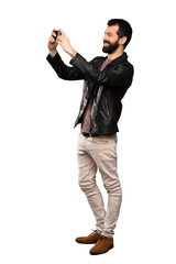 Obraz premium Handsome man with beard making a selfie over isolated white background