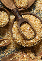 Dry bulgur wheat grains