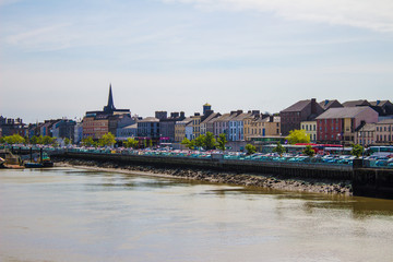 El skyline de Waterford en Irlanda