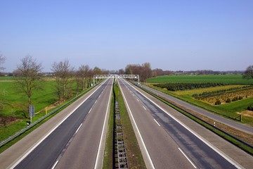 Fototapeta na wymiar Leere Autobahn