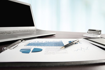 business background. the financial report is on the Des