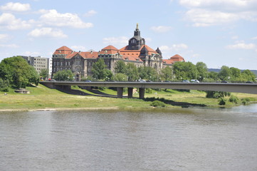 Obraz premium Elbe river in Dresden, Germany