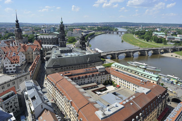 Fototapeta na wymiar Elbe river in Dresden, Germany