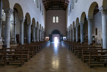 Obraz premium Inside the Basilica of San Francesco in Ravenna, Italy