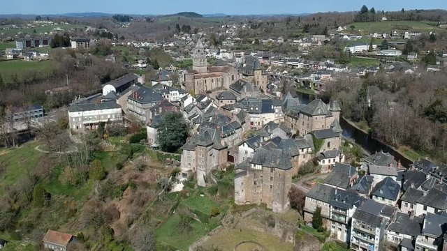 Uzerche (Corr&egrave;ze - France) - Vue a&eacute;rienne de la perle du Limousin