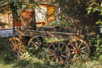 A crumbling old wagon