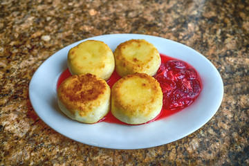 Cheesecakes with jam. Russian cottage cheese pancakes, cottage cheese pancakes or pancakes
