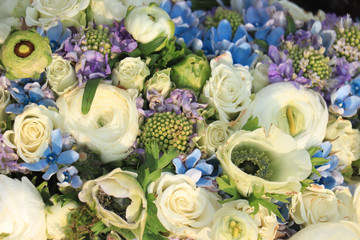 White and blue wedding flowers