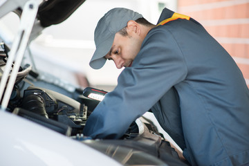 Mechainc fixing a van engine © Minerva Studio