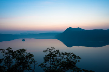 朝の摩周湖