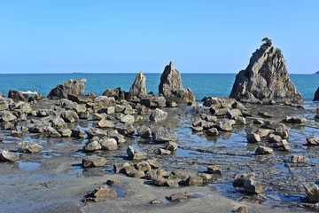 和歌山県串本の橋杭岩と海