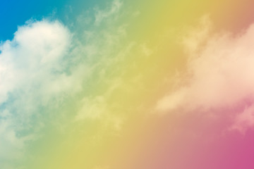 A soft fog cloud background whith a pastel colored orenge to blue gradient