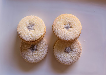 Cookies with raspberry jam