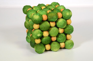 Atom model of a salt crystal, yellow is sodium, green is chlorine.