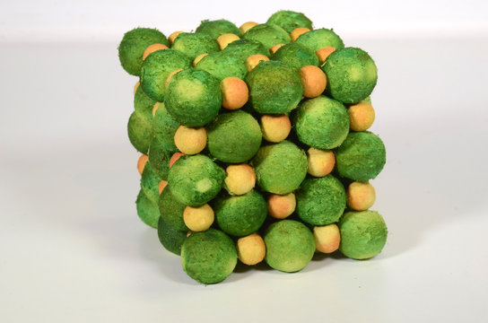 Atom model of a salt crystal, yellow is sodium, green is chlorine.