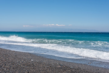 Obraz premium Waves Washing Ashore on a Black Sand Volcanic Beach in Sicily