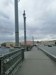 Fototapeta na wymiar the bridge over the river Neva 