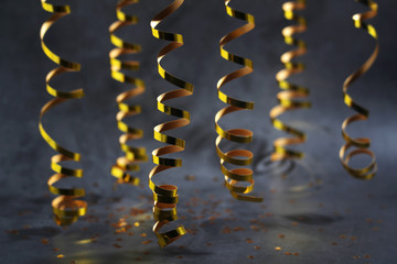 Golden serpentine streamer