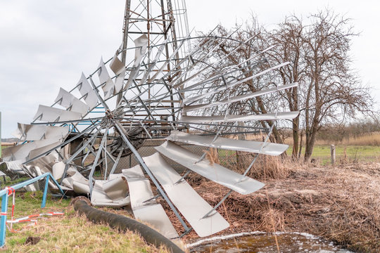 Sturmschaden - zerst&ouml;rtes Lobber Windsch&ouml;pfwerk auf der Insel R&uuml;gen