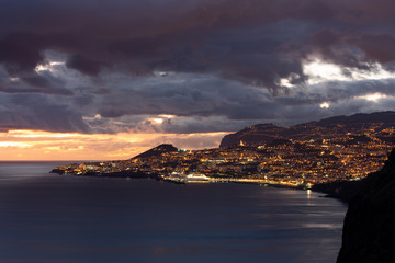Funchal auf Madeira am Abend