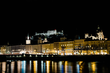 Fototapeta na wymiar Nachtlichter in Salzburg