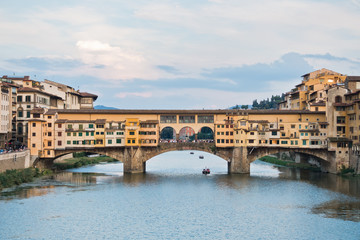 Obraz premium Ponte Vecchio bridge and architecture along river Arno in Florence, Tuscany, Italy