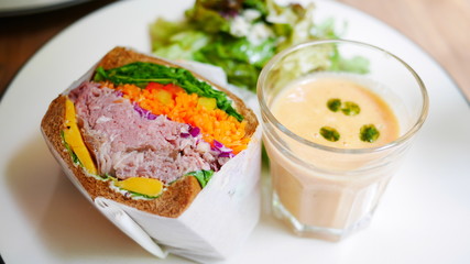 カフェランチ　サンドウィッチ
