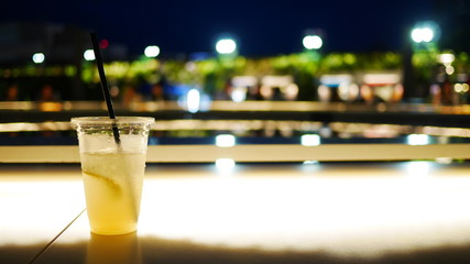 ビアガーデンで飲むレモンサワー