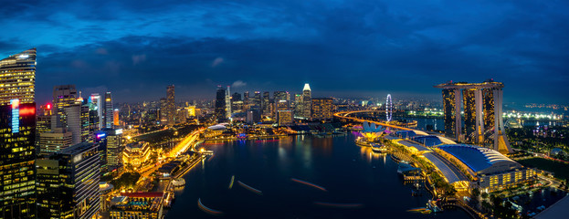 Fototapeta premium Panorama of Singapore cityscape at dusk
