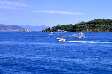 Mar mediterraneo con barche nel golfo dei poeti in italia, Mediterranean sea and boats in the Poet Gulf in italy 