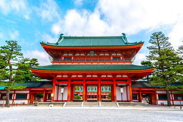 京都　平安神宮の応天門 - obrazy, fototapety, plakaty
