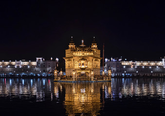 Fototapeta na wymiar Golden Temple Amritsar at night