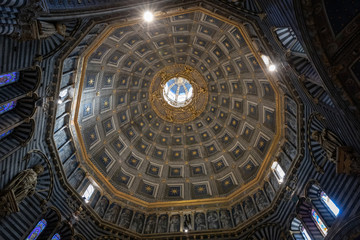 Fototapeta na wymiar Panoramic view of interior of Siena Cathedral (Duomo di Siena)