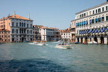 Naklejka premium Panoramic view of Grand Canal (Canal Grande) with active traffic boats