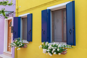 Fototapeta na wymiar Panoramic view of brightly coloured homes of Burano