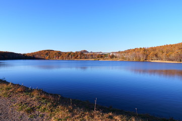 Highland Lake Autumn leaves