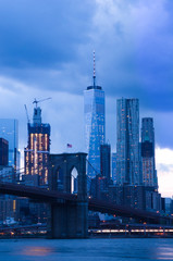 Fototapeta premium Brooklyn Bridge and Lower Manhattan at dusk