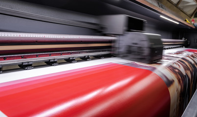 Large format digital printing machine and moving print head
