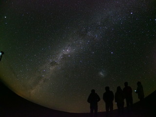 Fototapeta premium Friends are standing against the background of a picturesque starry sky.