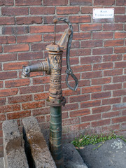 Alte Wasserpumpe