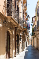 Syrakus Sizilien, Stadtteil Ortigia in der Altstadt gibt es schöne kleine gassen, die zum...