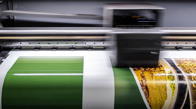 Large format digital printing machine and moving print head