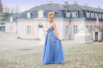 Blaues Kleid