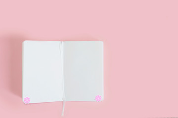 Obraz na płótnie Canvas open notepad on a pink background