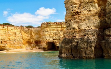 Fototapeta na wymiar Beautiful caves in turquoise water between Albufeira and Benagil cave